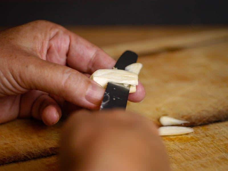 How to Slice Garlic-Step 3 image. inthekitch.net