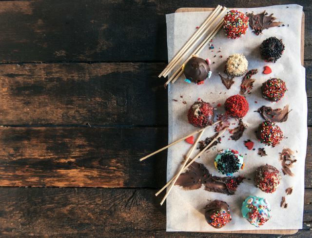 https://inthekitch.net/wp-content/uploads/2018/12/failed-cake-pops.jpg