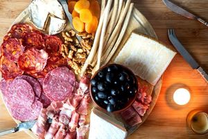 How to Make a Charcuterie Board - In the Kitch