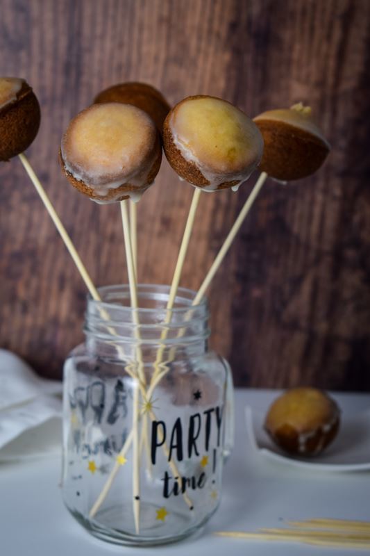 Christmas Cake Pops with Glass Presentation Jar