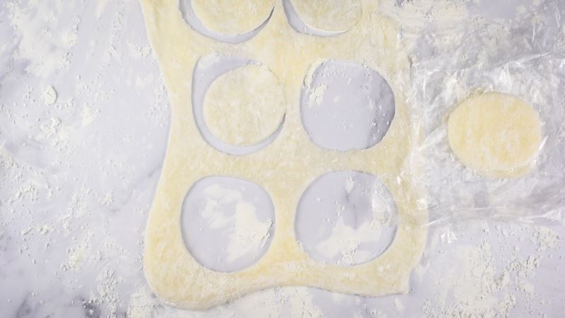 How to Make Mochi Ice Cream Step 6-2 Rolled out dough, cut into circles.