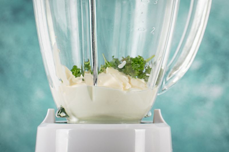 How to make chipotle sauce Step 2-3 Mayo, yogurt and cilantro leaves in a blender.