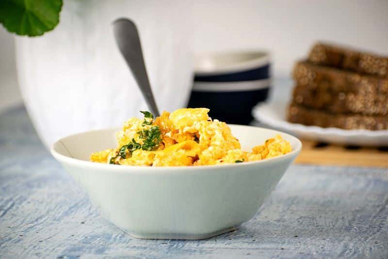 Kimchi Scrambled Eggs In the Kitch