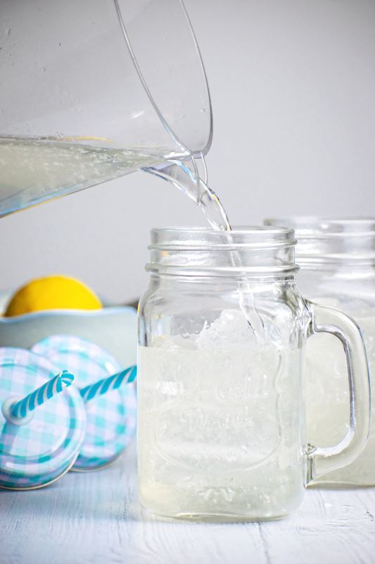 Decorative mason jars filled with lemonade.