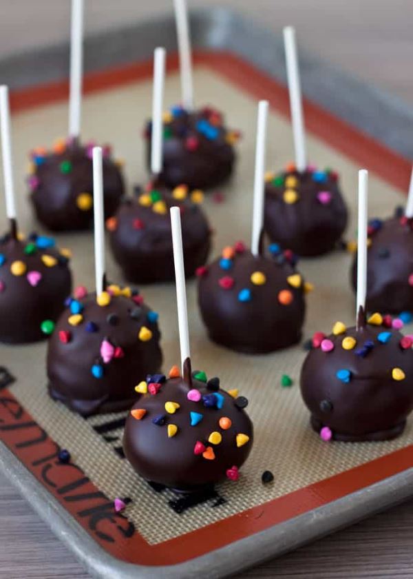 Ice Cream Scoop Cake Pops - Moms & Munchkins