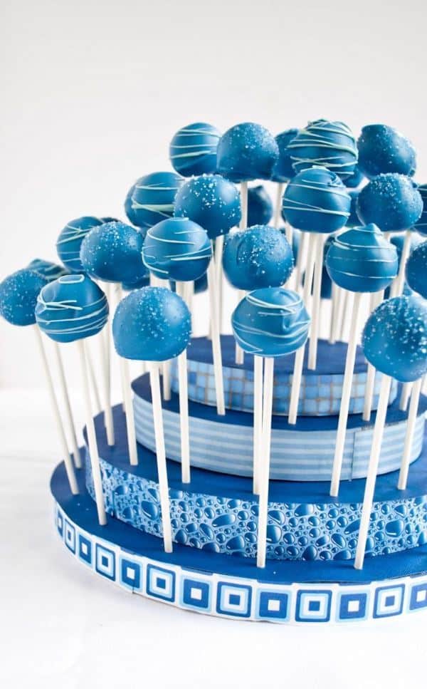 https://inthekitch.net/wp-content/uploads/2019/05/CAKE-POPS-2-735x1184.jpg