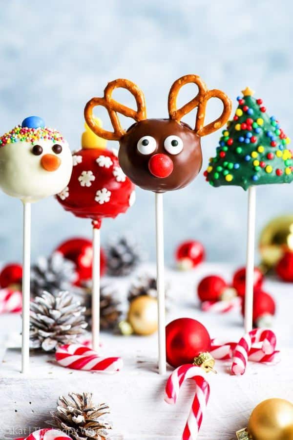 Christmas cake pops 4 ways: reindeer, tree, snowman and decoration.