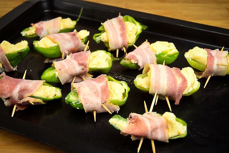 How to Grill Jalapeño Poppers_10 Raw jalapeno poppers on a baking sheet.