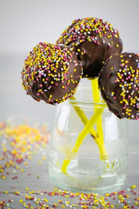 How to Make Cake Pops At Home - No-mold needed - Easy Recipe