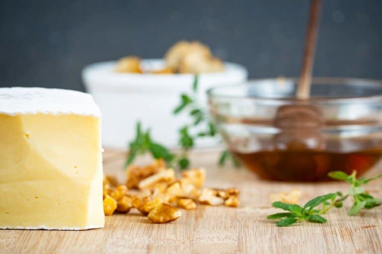 How to Bake Brie Cheese In the Kitch