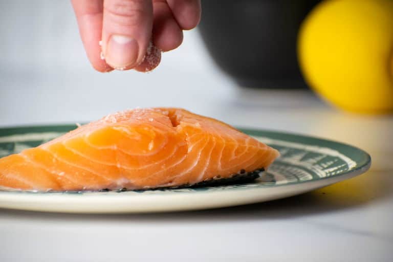 How to Cook Salmon with Skin (Crispy) - In the Kitch