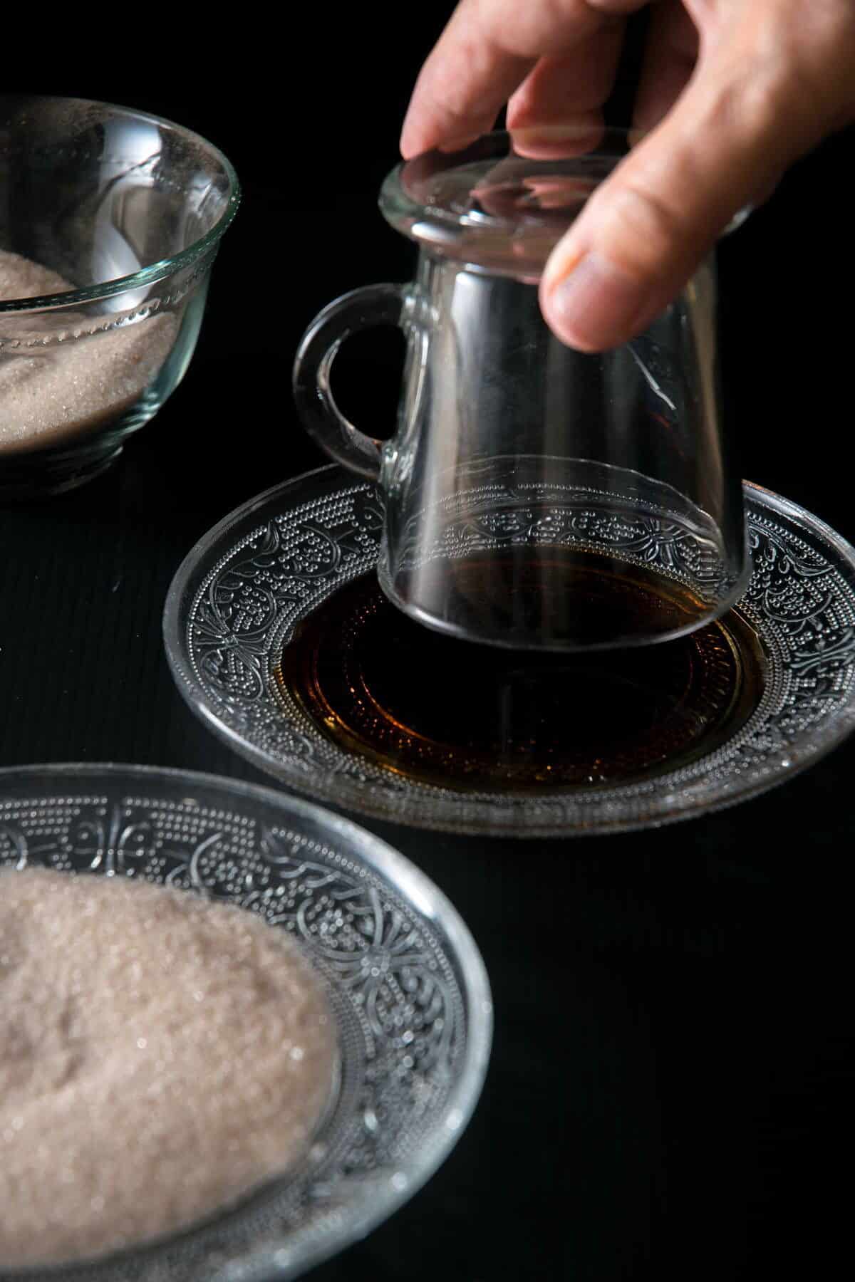 How to Rim a Glass with Sugar In the Kitch