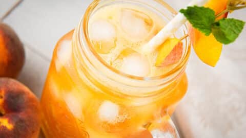 Spiked Iced Peach Green Tea - Le Petit Eats