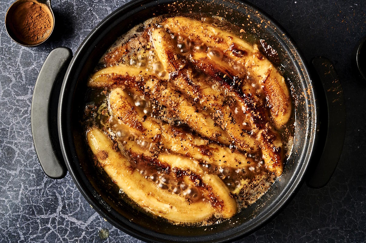 Caramelized bananas in skillet.