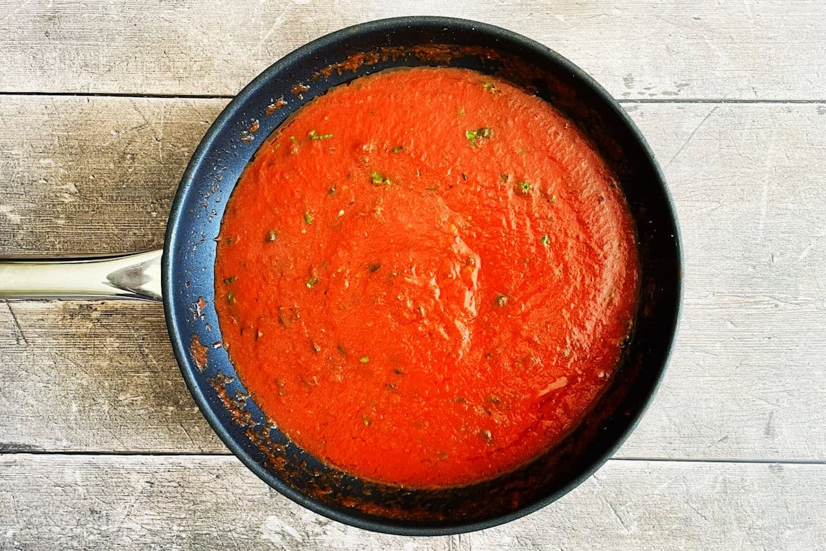 Tomato sauce in pan.