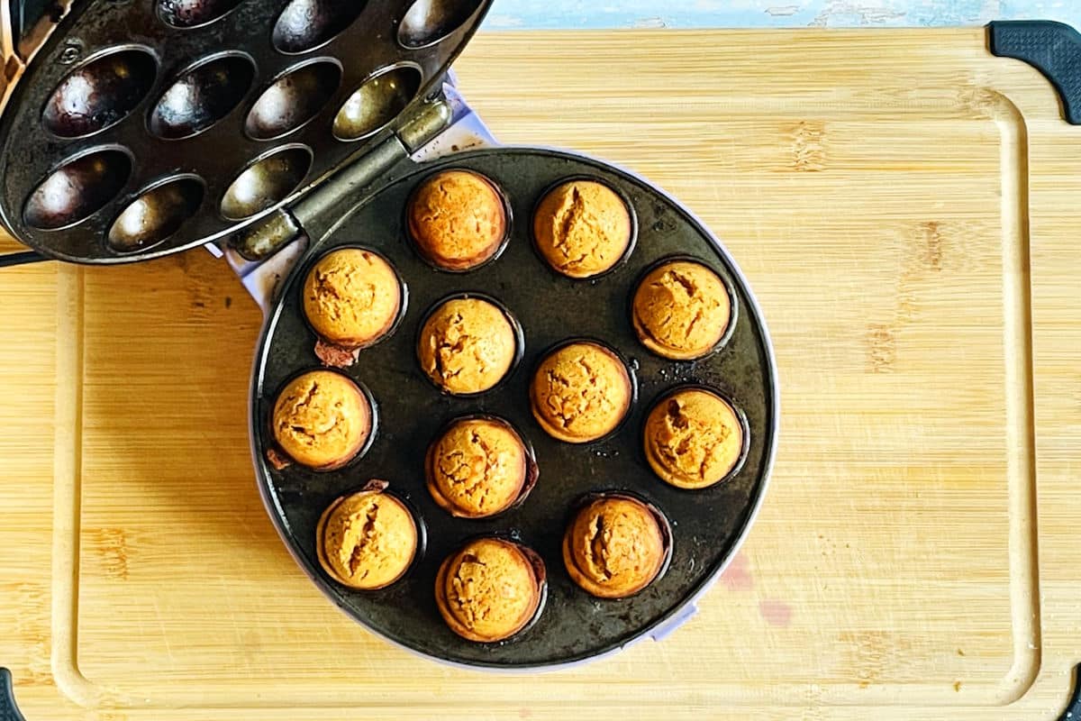 Gingerbread cake balls in cake pop maker.