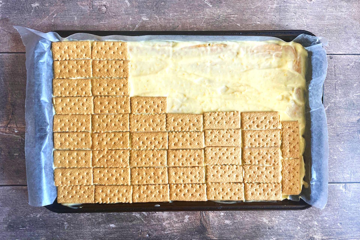 Layers of sweetened condensed milk mixture and graham wafer crackers.