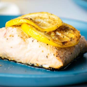 Salmon fillet with grilled lemon slices on top.