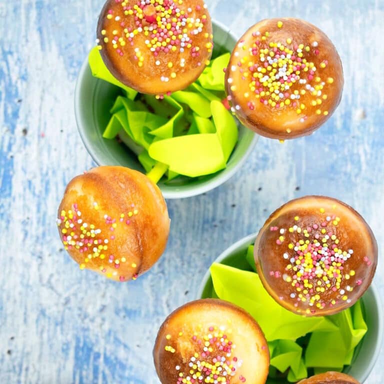 How to Make Cake Pops with Cake Mix - In the Kitch