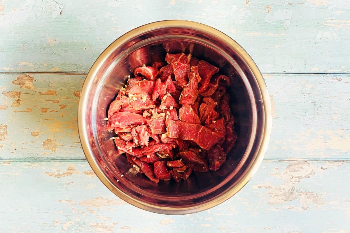 Sliced beef sirloin in bowl.
