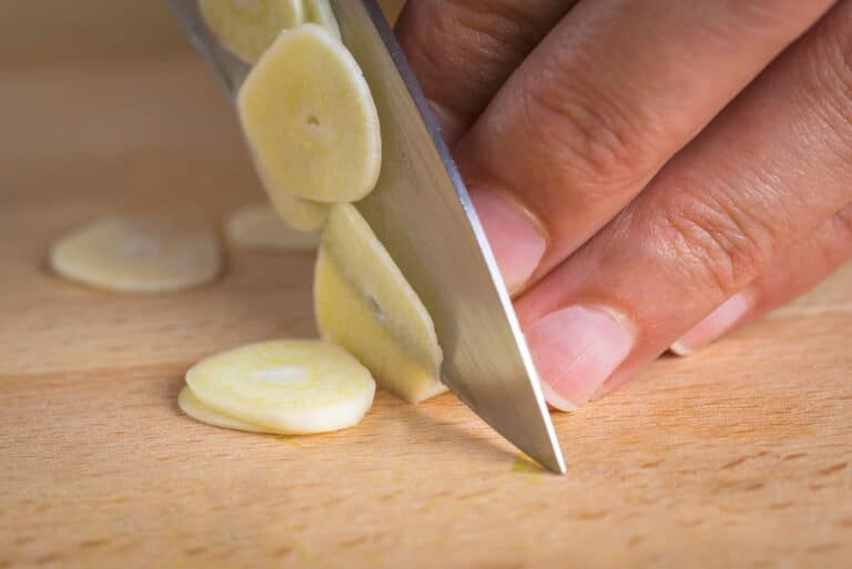 How to Slice Garlic In the Kitch