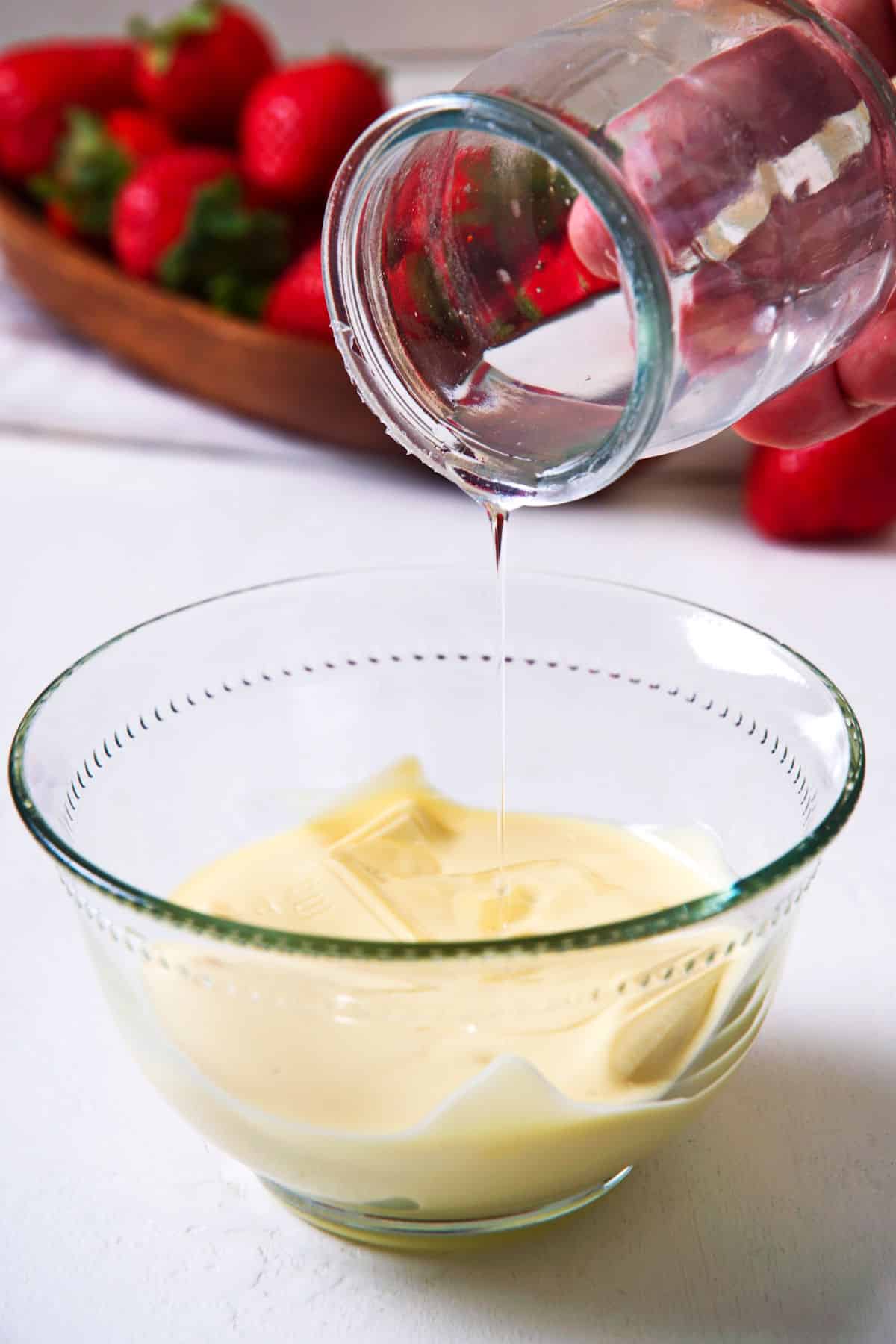 White chocolate and coconut oil in bowl.